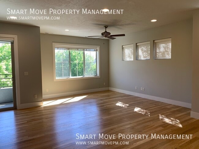 Building Photo - 3240 E Thoroughbred Ln