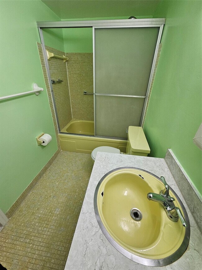 Building Photo - 580 Egret Dr