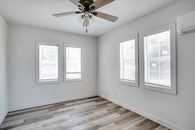 Building Photo - Modern-cozy 2 bedroom in medical district