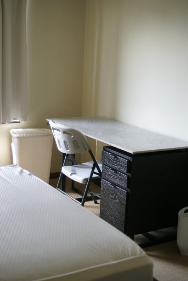 Building Photo - 5708 Walnut St