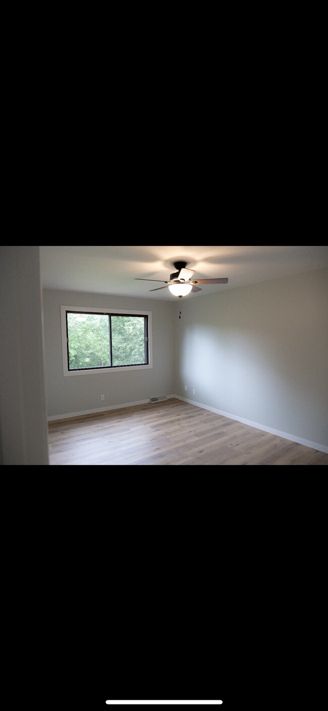 Building Photo - 5835 Cambridge Cir