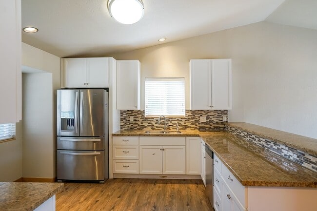 Building Photo - Three Bedroom Home in Hayden