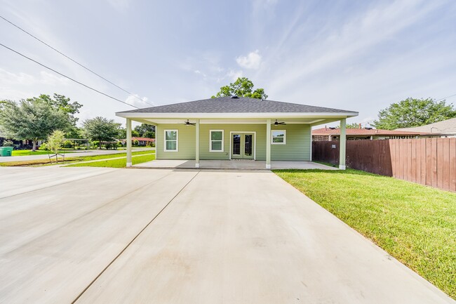 Building Photo - 5402 Oriole St