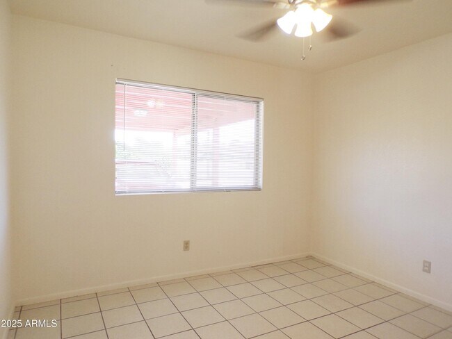 Building Photo - 4251 Plaza Oro Loma