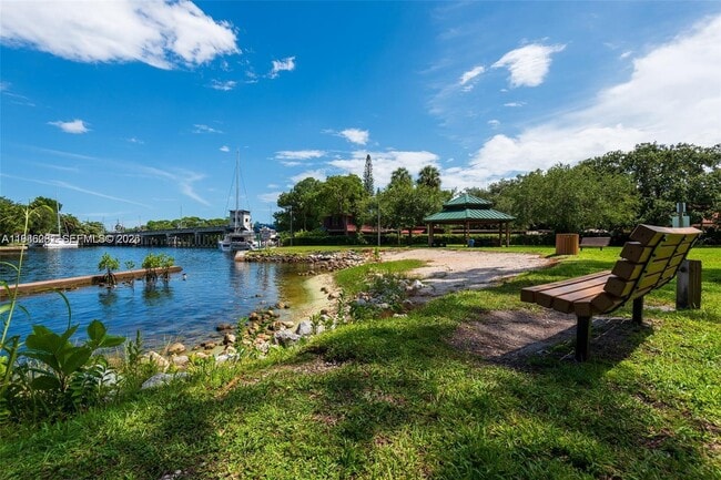 Building Photo - 1716 SW 12th Ct