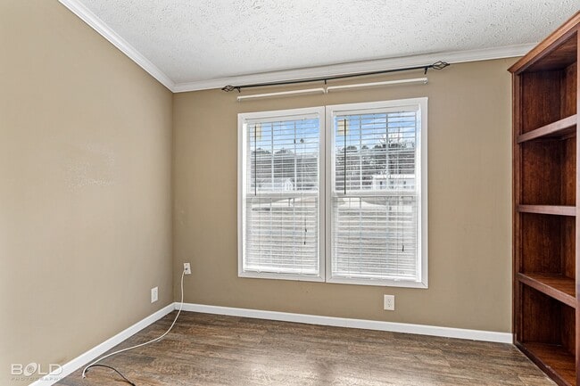 Building Photo - Beautiful 4 Bed 2 Bath!