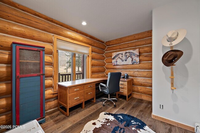 Building Photo - 948 S Foothill Dr