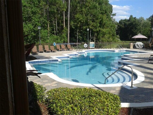 Building Photo - Beautiful 1/1 Wood Floors Condo at The Cre...