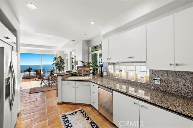 Building Photo - 1050 Skyline Dr