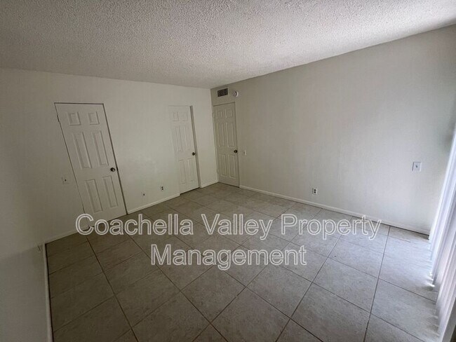 Building Photo - 556 E Chuckwalla Rd
