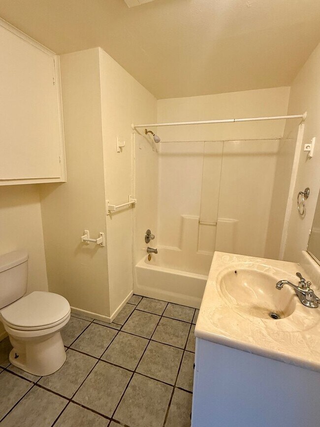 Building Photo - 2 Bedroom 1 Bath House