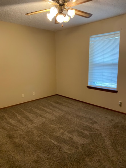 Building Photo - 208 Edd Dr