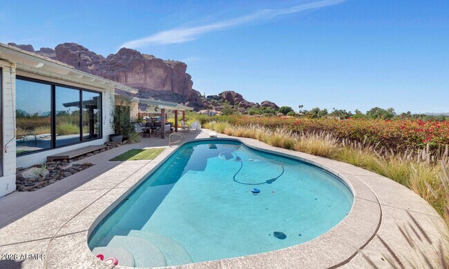 Building Photo - 5526 Camelback Canyon Dr