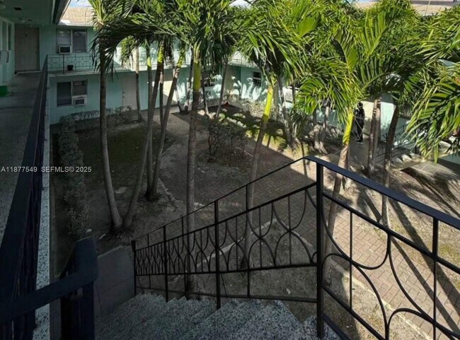 Building Photo - 855 W 29th St