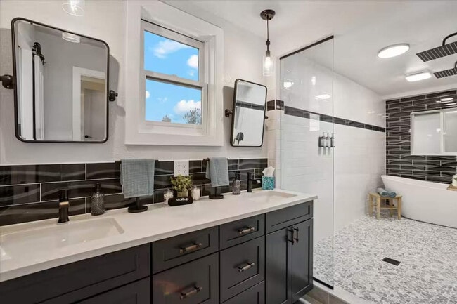 Building Photo - 6186 Sunshine Canyon Dr