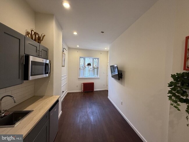 Building Photo - 1003 S 6th St