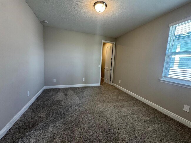 Building Photo - 16405 Silver Brk Wy