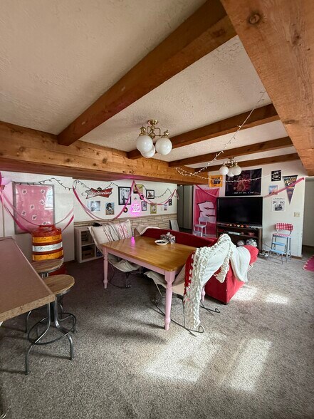 Building Photo - 612 Howard Plz