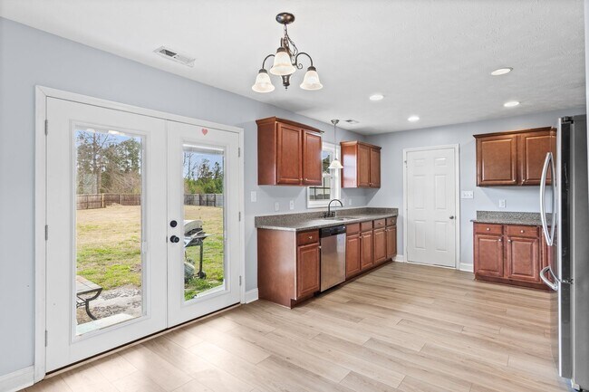 Building Photo - 111 Louie Ln