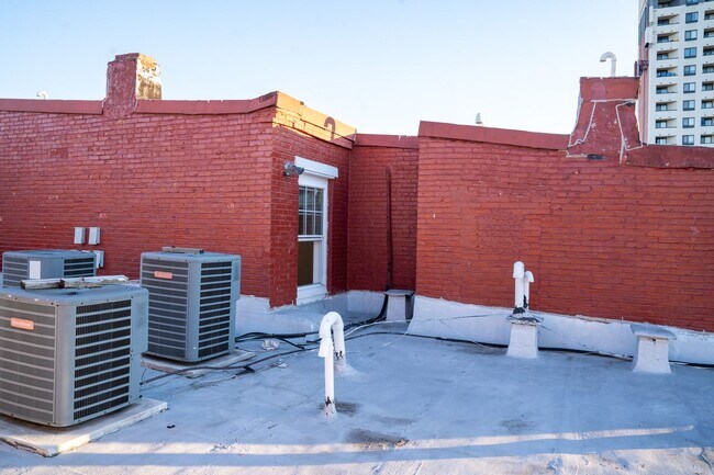 Building Photo - 2014-2016 N Charles St