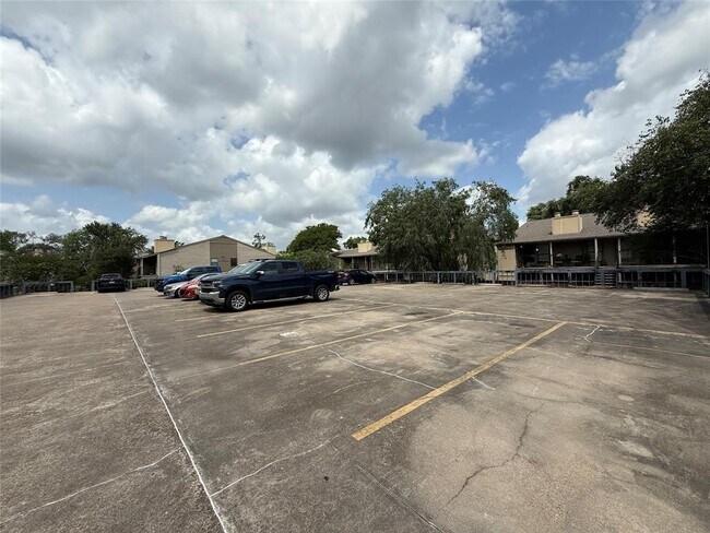 Building Photo - 5711 Sugar Hill Dr