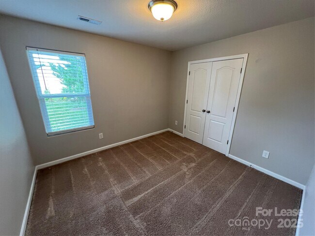 Building Photo - 8240 Paw Valley Ln