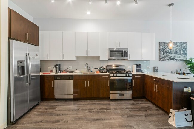 Building Photo - Grand 1 Bed