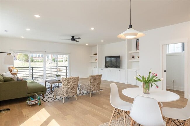 Building Photo - 207 W Lafayette St