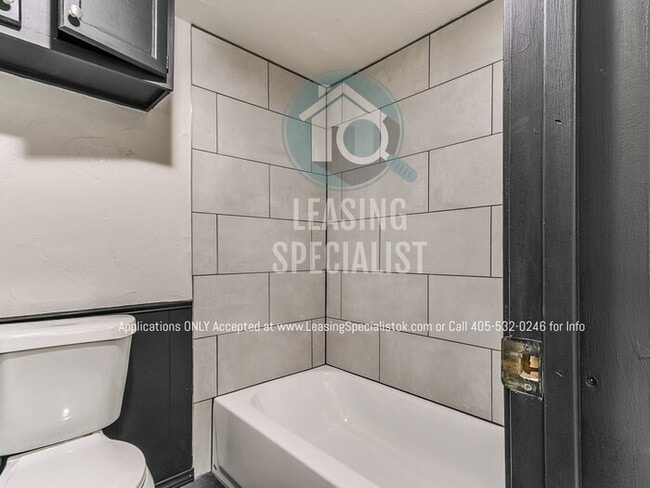 Building Photo - Spacious Updated 3 Bed 2 bath Home