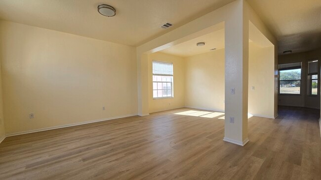 Building Photo - 1241 Vinetree Dr