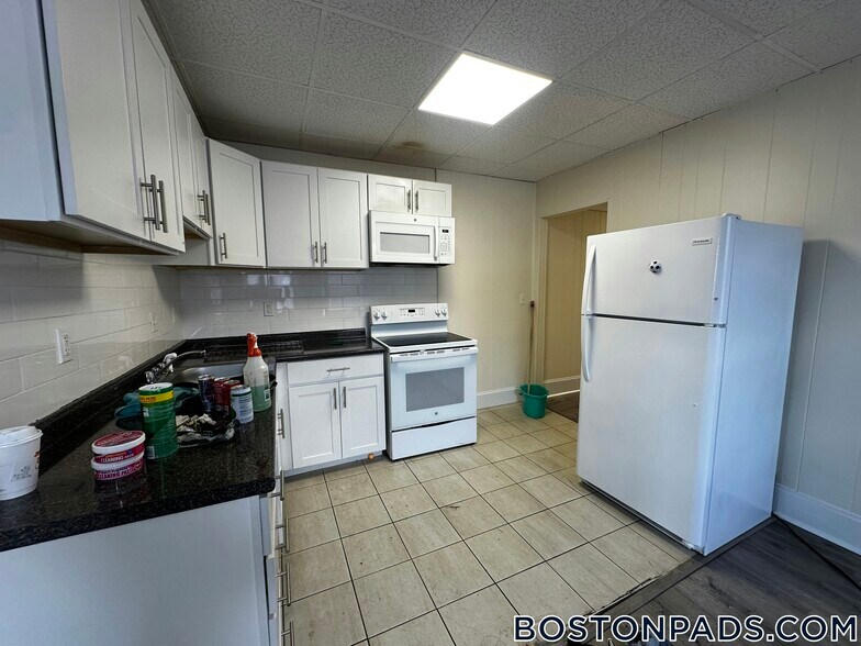 Building Photo - 439 Cambridge St