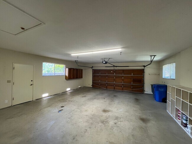 Building Photo - Spacious Home with views of the Irish Hill...