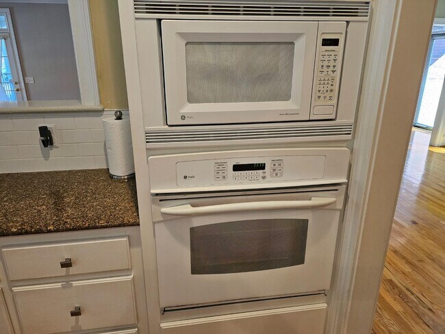 Building Photo - 19 Wildeoak Ct