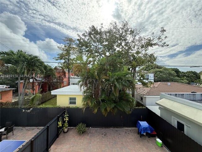 Building Photo - 1786 SW 9th St