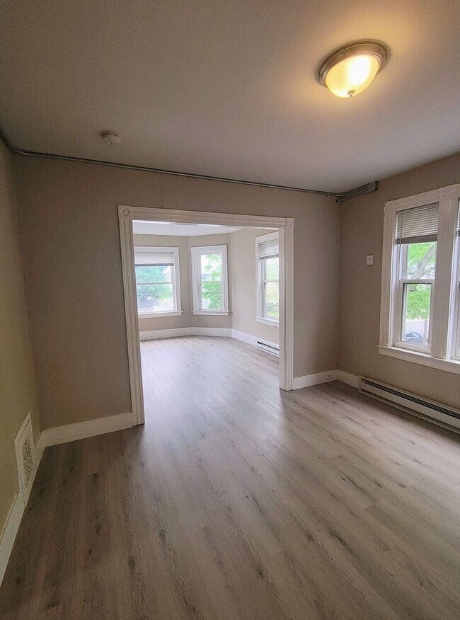Building Photo - ****Cranston/Auburn Neighborhood - Two Bed...