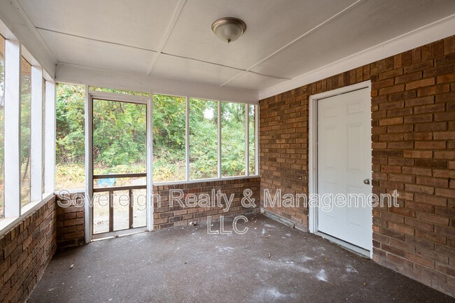 Building Photo - 467 Southern Way