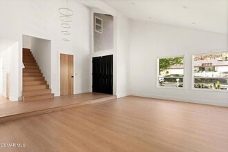 Building Photo - 84 Sunny Vista Ave