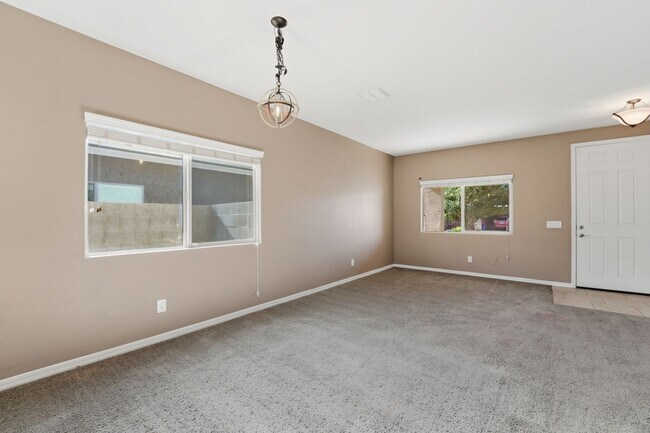 Building Photo - Ironwood Crossing Gem! 3 Bed + Den, Open Layout & Resort Amenities