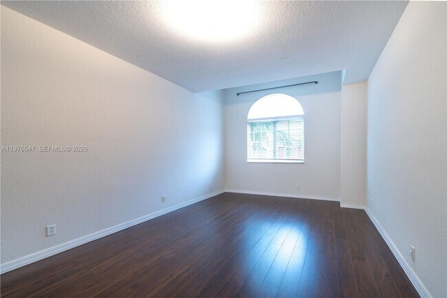 Building Photo - 5327 SW 40th Ave