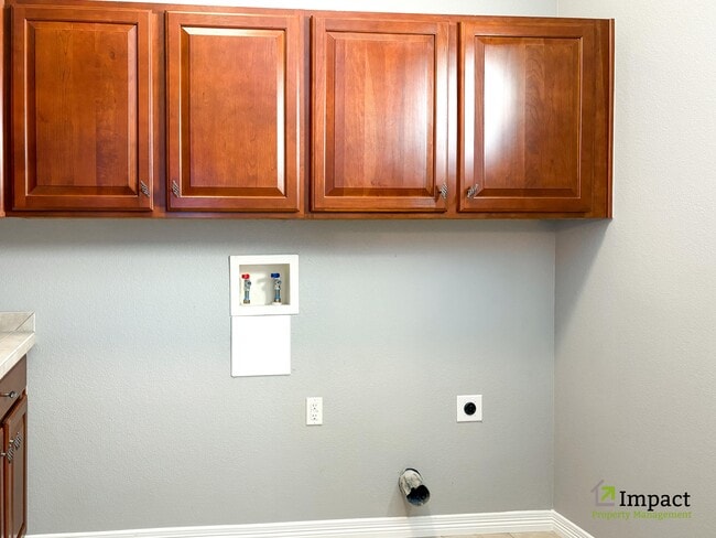 Building Photo - 10862 Glengate Cir