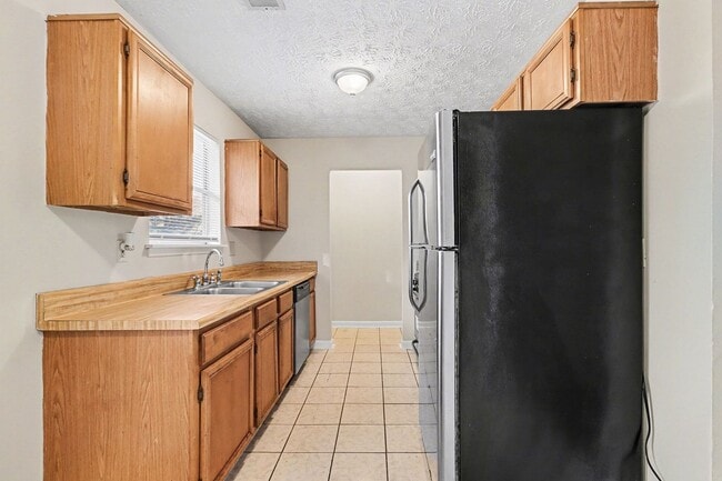 Building Photo - 3 Bedroom 2 Bath House