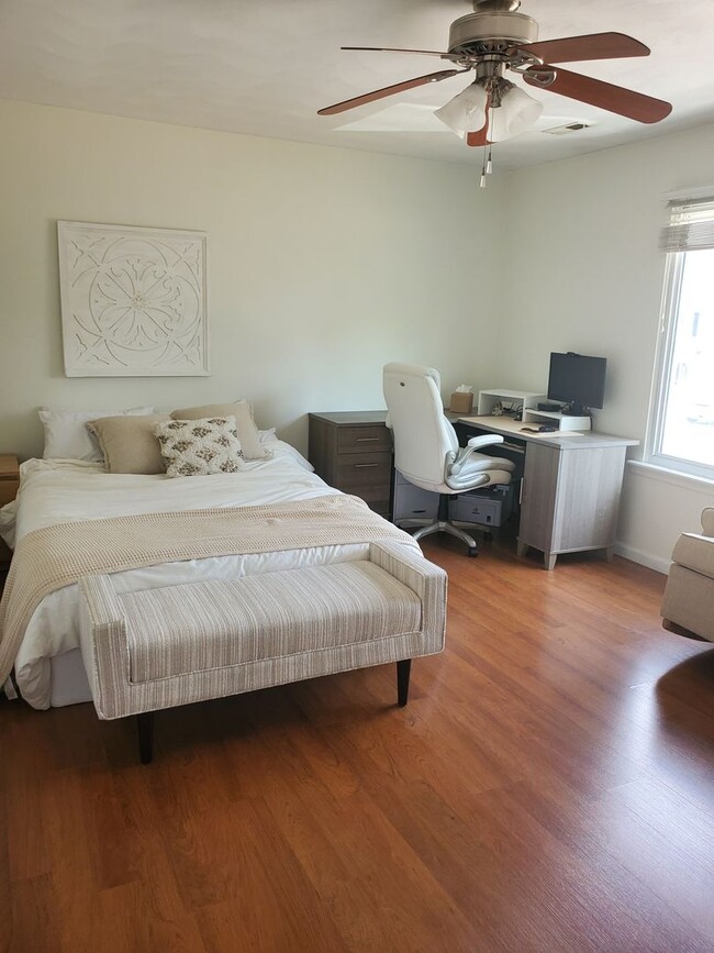 Building Photo - Deep Creek