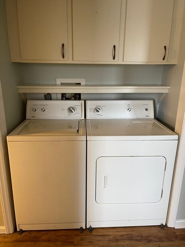 Building Photo - Duplex for Rent