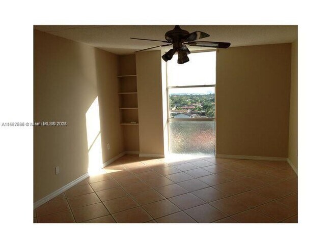 Building Photo - 2350 NE 135th St