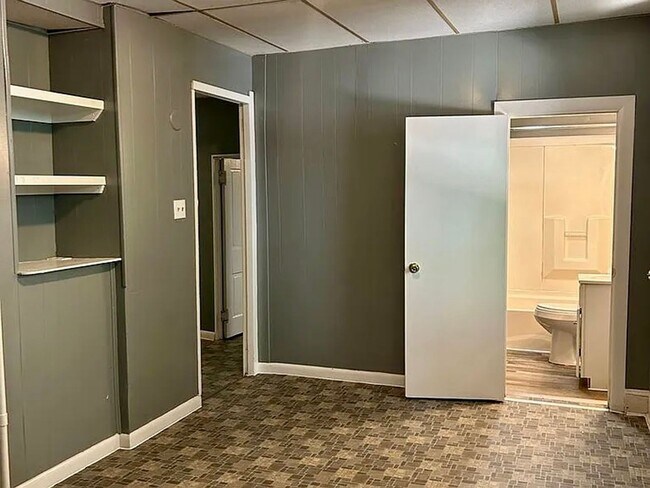 Building Photo - 25 N Washington St