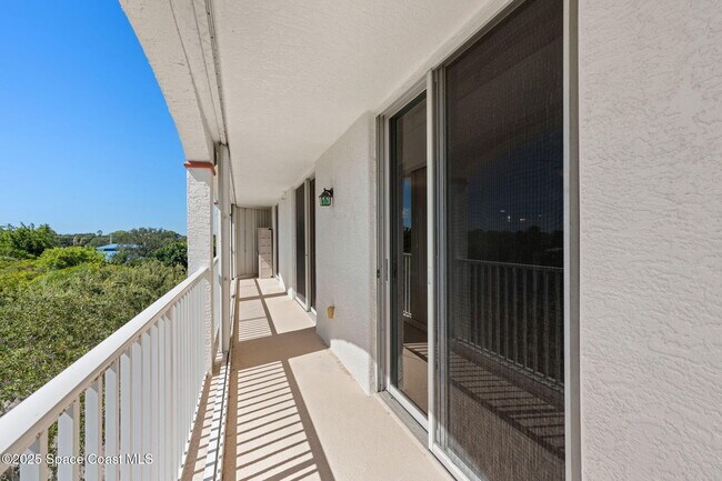 Building Photo - 800 Del Rio Way