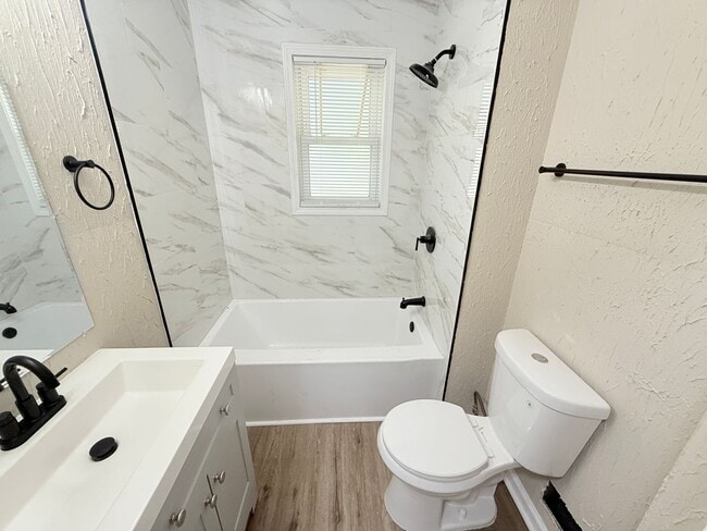 Building Photo - This beautifully updated 3-bedroom, 1-bath single-family home is ready for move-in!