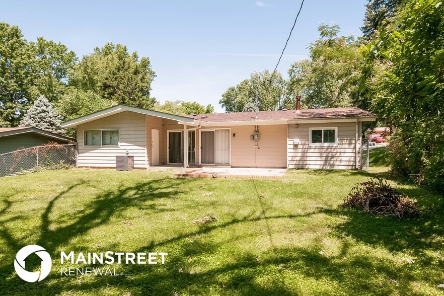 Building Photo - 3150 Durwood Dr