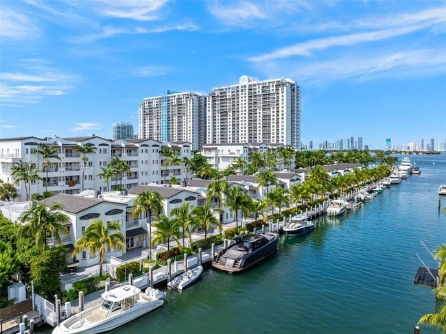 Building Photo - 1415 Sunset Harbour Dr