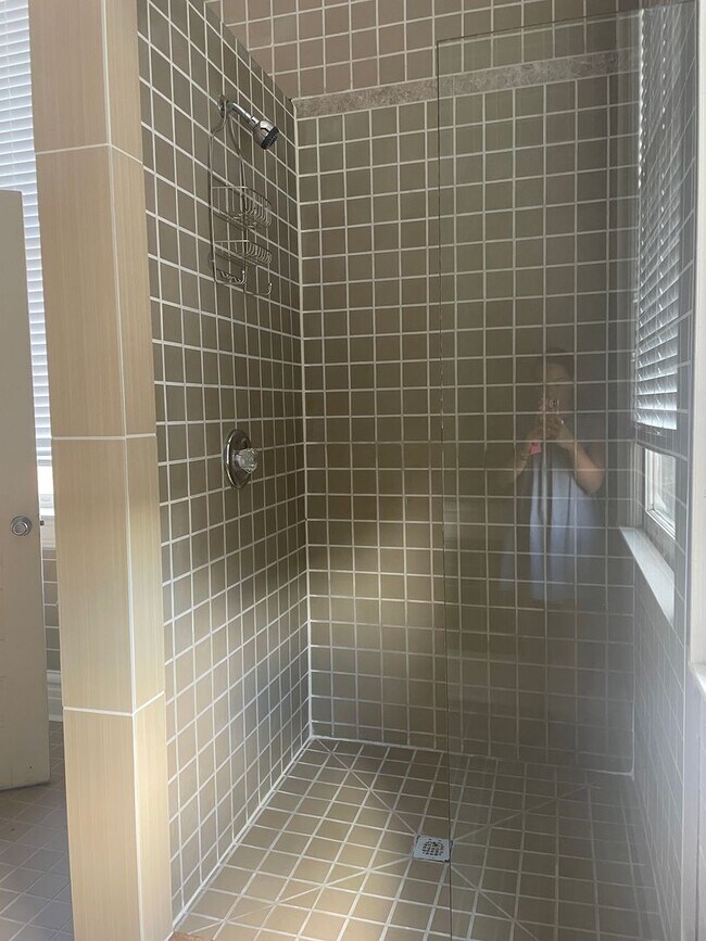 Building Photo - 1025 Church St